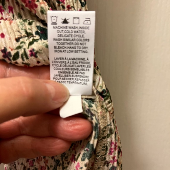 NWT Size Med RW&Co VNECK Cami - Picture 10 of 10